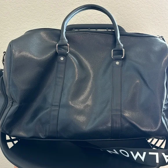 Talmont Duffle leather Bag with Shoe Compartment - Picture 11 of 15